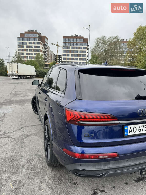 Позашляховик / Кросовер Audi Q7 2019 в Ужгороді