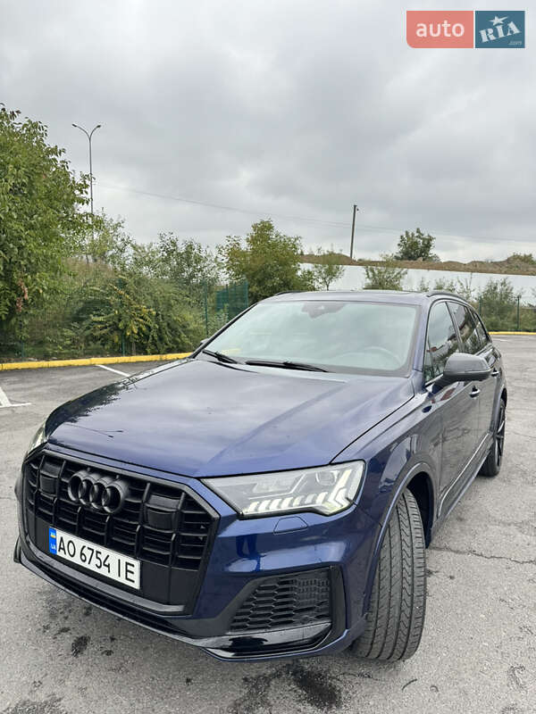 Позашляховик / Кросовер Audi Q7 2019 в Ужгороді
