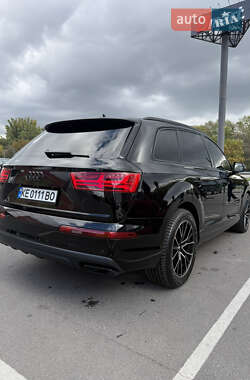 Позашляховик / Кросовер Audi Q7 2017 в 