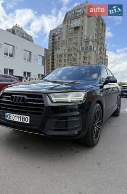 Позашляховик / Кросовер Audi Q7 2017 в 