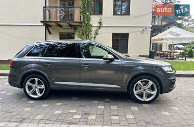 Позашляховик / Кросовер Audi Q7 2018 в 