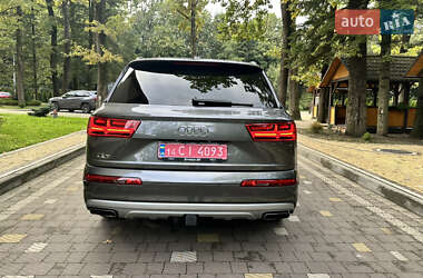 Позашляховик / Кросовер Audi Q7 2018 в 