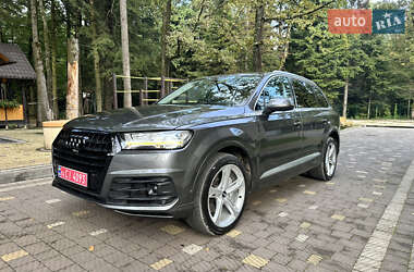 Позашляховик / Кросовер Audi Q7 2018 в 