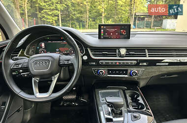 Позашляховик / Кросовер Audi Q7 2018 в 