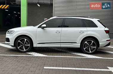 Позашляховик / Кросовер Audi Q7 2019 в 