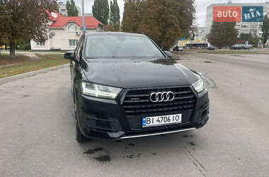 Позашляховик / Кросовер Audi Q7 2015 в 