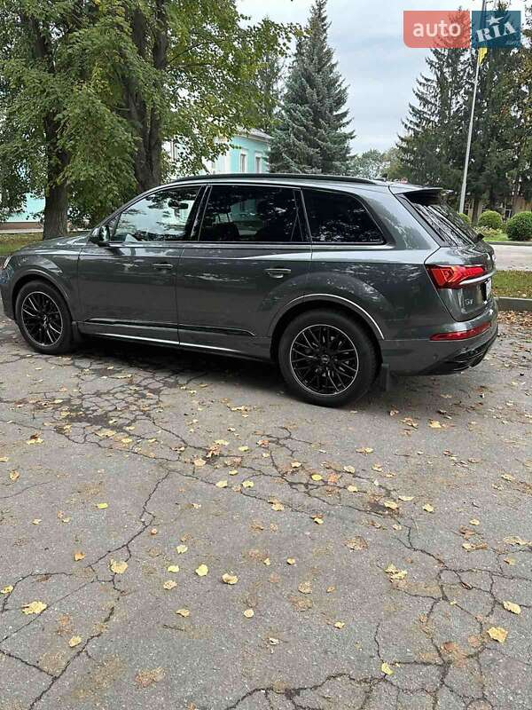 Внедорожник / Кроссовер Audi Q7 2021 в Киеве