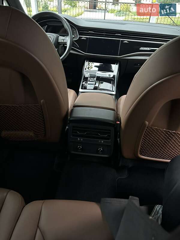 Внедорожник / Кроссовер Audi Q7 2021 в Киеве