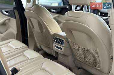 Позашляховик / Кросовер Audi Q7 2016 в 