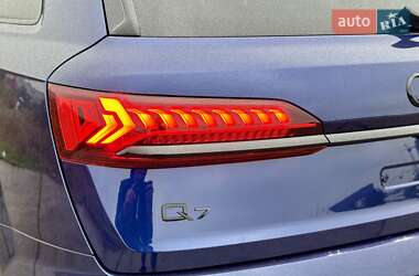 Позашляховик / Кросовер Audi Q7 2020 в 