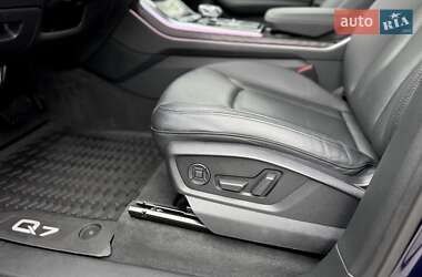 Позашляховик / Кросовер Audi Q7 2020 в 