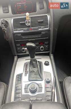 Позашляховик / Кросовер Audi Q7 2007 в 