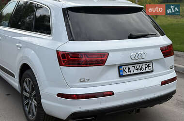 Позашляховик / Кросовер Audi Q7 2016 в 