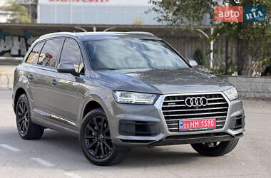 Внедорожник / Кроссовер Audi Q7 2017 в 