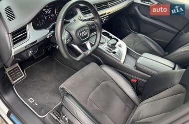 Позашляховик / Кросовер Audi Q7 2018 в 