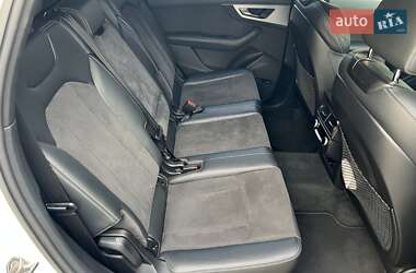 Позашляховик / Кросовер Audi Q7 2018 в 