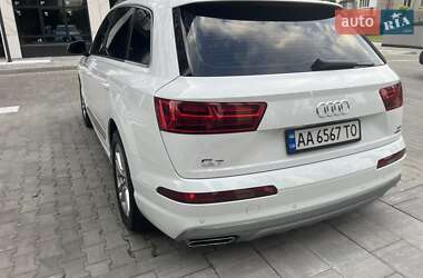 Позашляховик / Кросовер Audi Q7 2018 в 