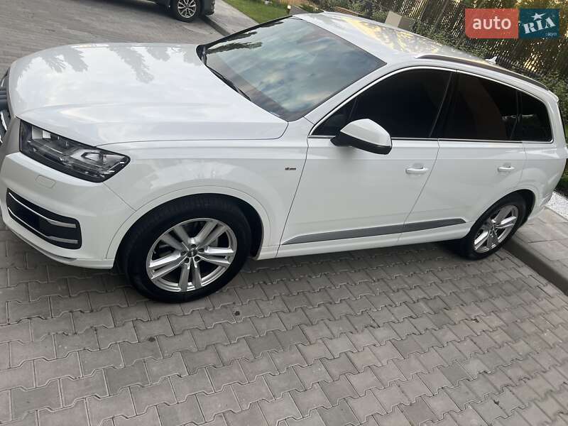 Позашляховик / Кросовер Audi Q7 2018 в Києві
