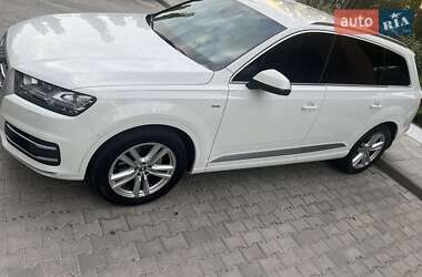 Позашляховик / Кросовер Audi Q7 2018 в 