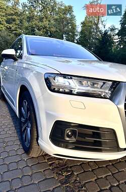 Внедорожник / Кроссовер Audi Q7 2017 в 