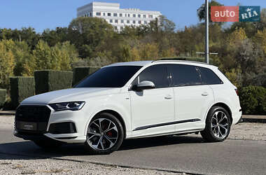 Внедорожник / Кроссовер Audi Q7 2021 в 