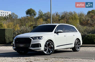 Внедорожник / Кроссовер Audi Q7 2021 в 