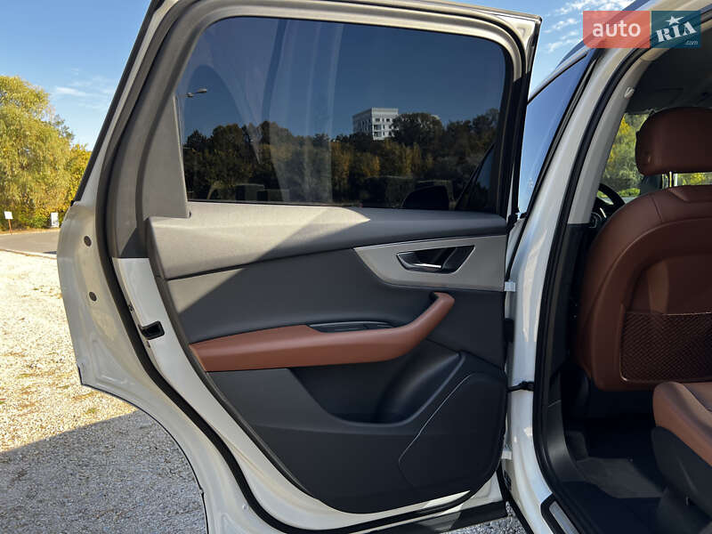 Внедорожник / Кроссовер Audi Q7 2021 в Днепре