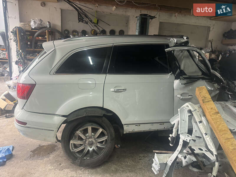 Позашляховик / Кросовер Audi Q7 2015 в Рівному