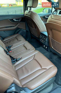 Внедорожник / Кроссовер Audi Q7 2017 в 