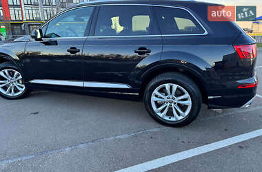 Внедорожник / Кроссовер Audi Q7 2017 в 