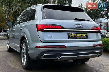 Внедорожник / Кроссовер Audi Q7 2022 в 