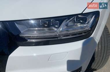Позашляховик / Кросовер Audi Q7 2019 в 