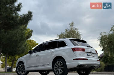 Позашляховик / Кросовер Audi Q7 2018 в 