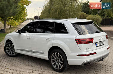 Позашляховик / Кросовер Audi Q7 2018 в 