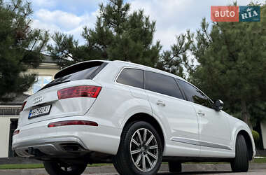 Позашляховик / Кросовер Audi Q7 2018 в 