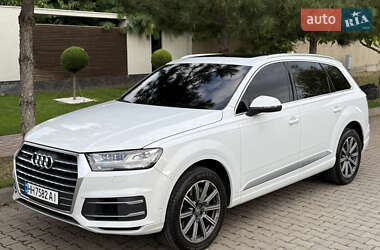 Позашляховик / Кросовер Audi Q7 2018 в 
