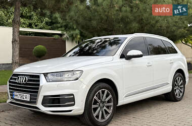 Позашляховик / Кросовер Audi Q7 2018 в 
