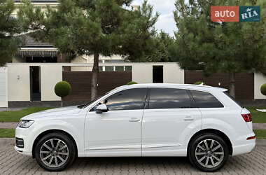 Позашляховик / Кросовер Audi Q7 2018 в 