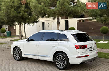 Позашляховик / Кросовер Audi Q7 2018 в 