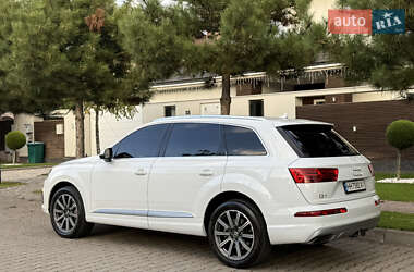Позашляховик / Кросовер Audi Q7 2018 в 