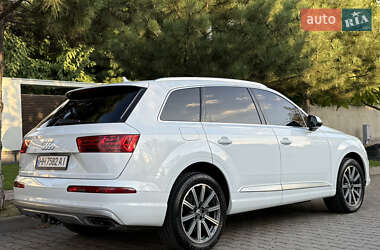 Позашляховик / Кросовер Audi Q7 2018 в 