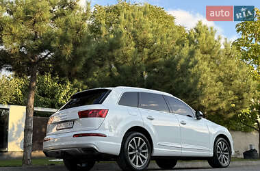 Позашляховик / Кросовер Audi Q7 2018 в 