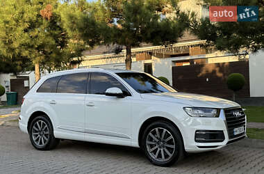 Позашляховик / Кросовер Audi Q7 2018 в 