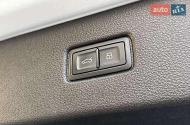Позашляховик / Кросовер Audi Q7 2018 в 