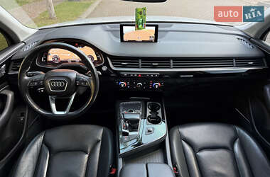 Позашляховик / Кросовер Audi Q7 2018 в 