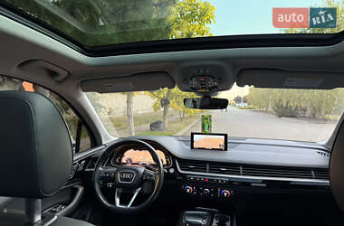 Позашляховик / Кросовер Audi Q7 2018 в 