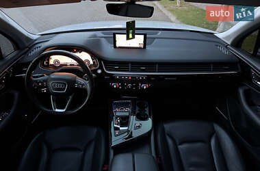 Позашляховик / Кросовер Audi Q7 2018 в 