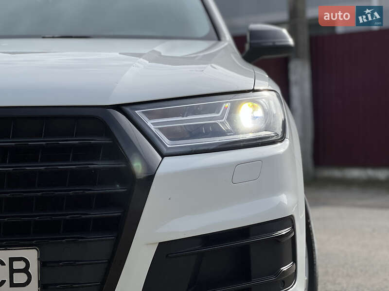 Позашляховик / Кросовер Audi Q7 2017 в Ужгороді