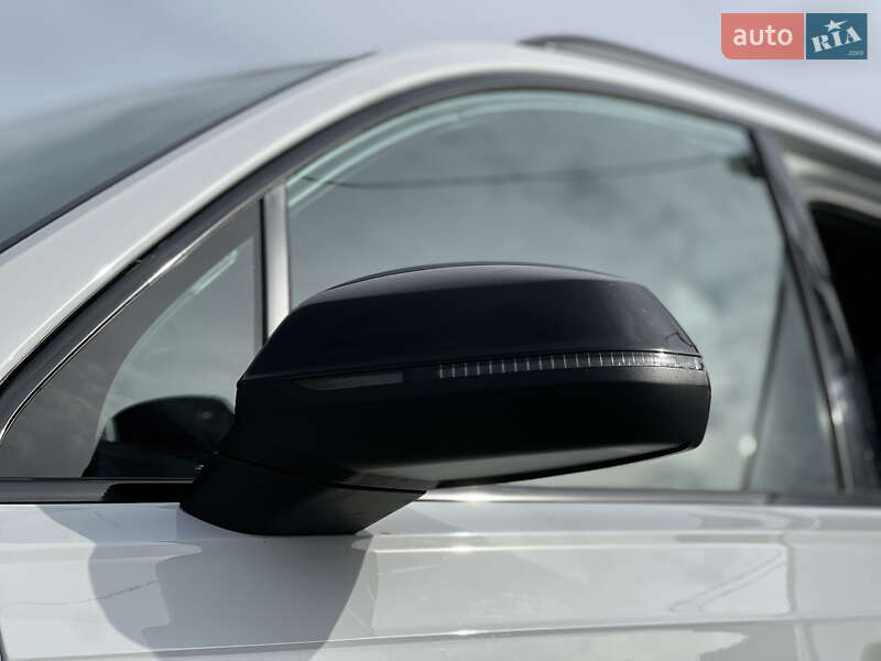 Позашляховик / Кросовер Audi Q7 2017 в Ужгороді