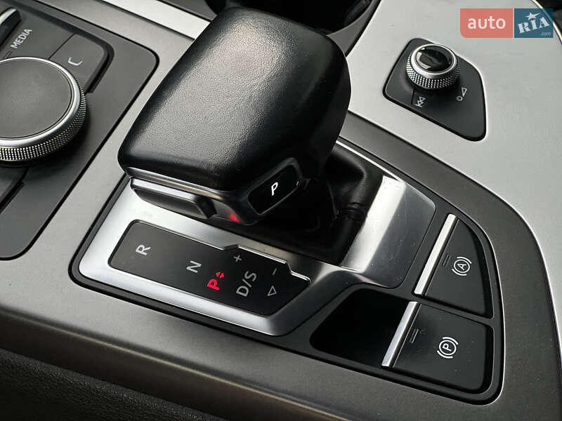 Позашляховик / Кросовер Audi Q7 2017 в Ужгороді